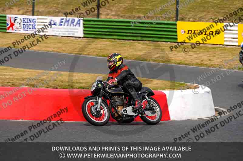 Vintage motorcycle club;eventdigitalimages;mallory park;mallory park trackday photographs;no limits trackdays;peter wileman photography;trackday digital images;trackday photos;vmcc festival 1000 bikes photographs